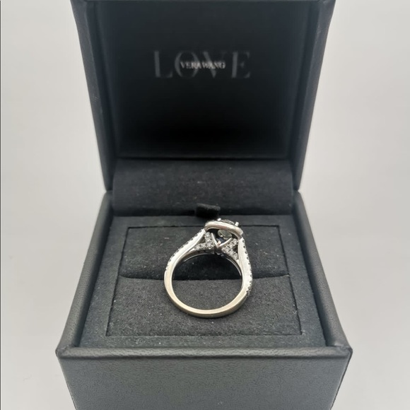 Vera Wang wedding set. - Picture 10 of 11